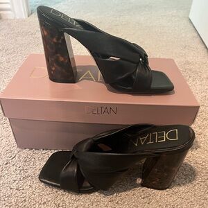 Deltan Kira Puffy Leather Sandals